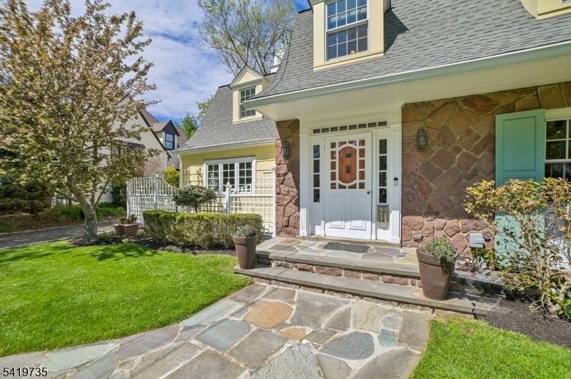 FABULOUS SHORT HILLS COLONIAL.