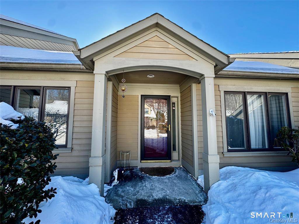 Discover the charm of the prestigious Heritage Hills community at an affordable price !