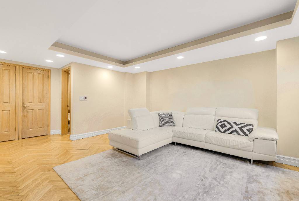 One of a kind sun drenched, oversized 3 full bedrooms 3 full bathrooms convertible to 4 bedrooms in the prestigious Continental Building.