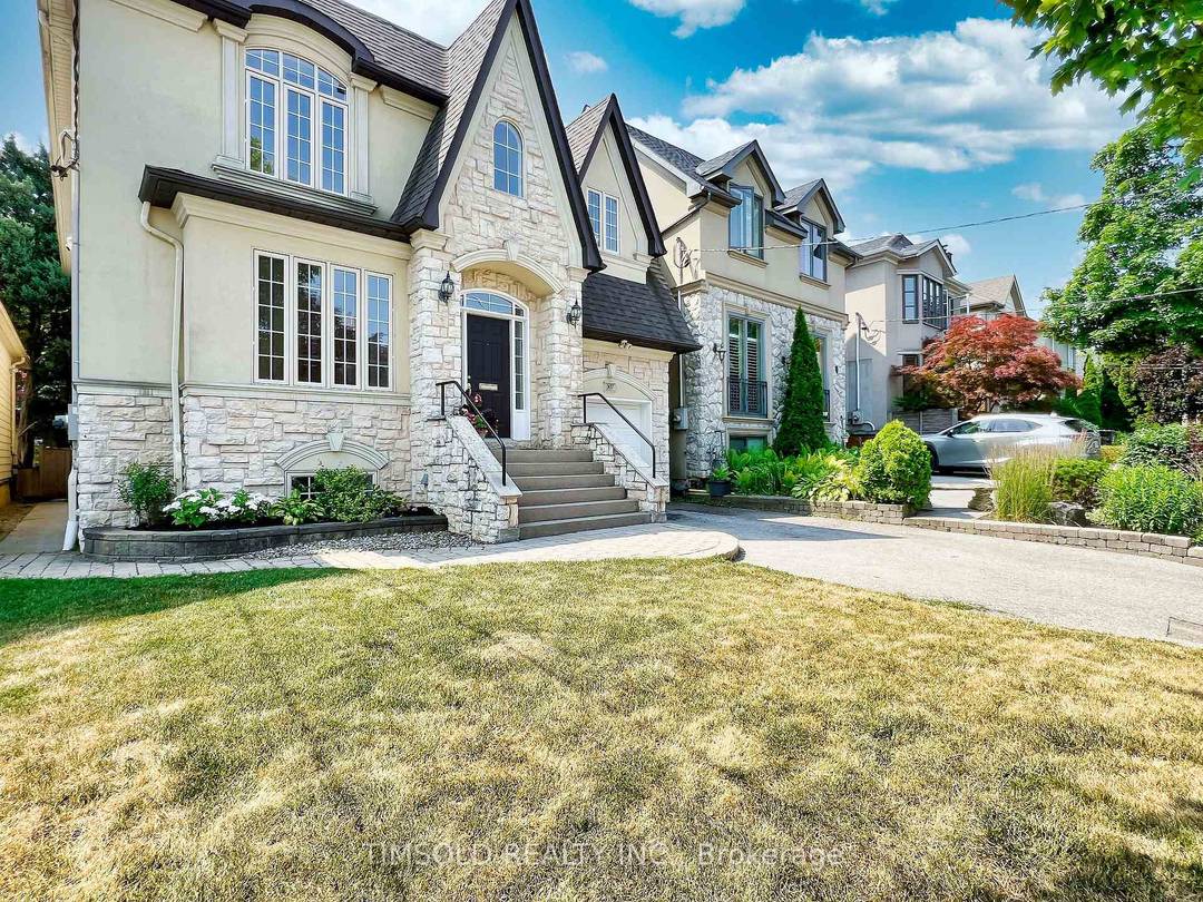 Meticulously maintained North Leaside Family Home.