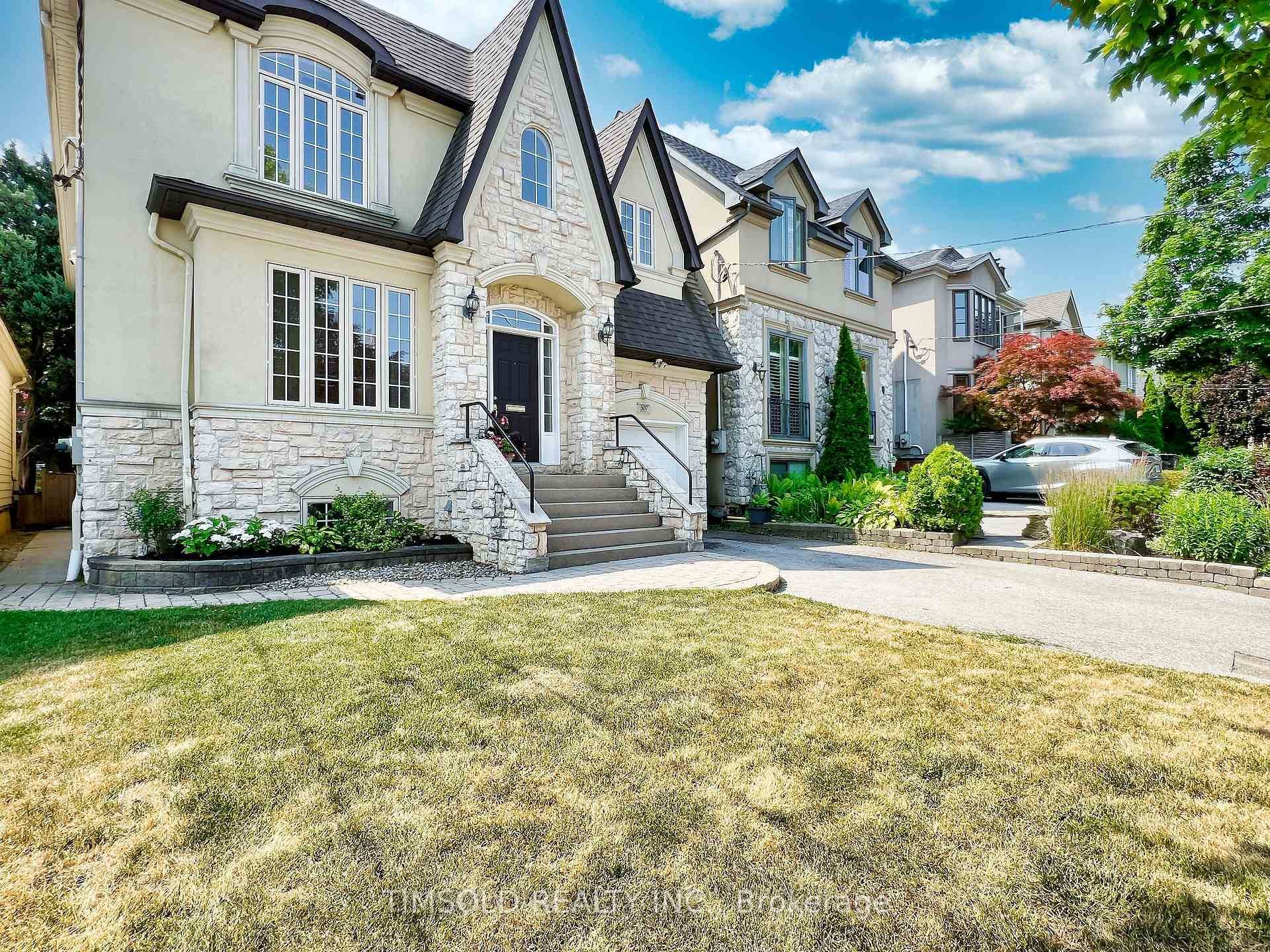 Meticulously maintained North Leaside Family Home.
