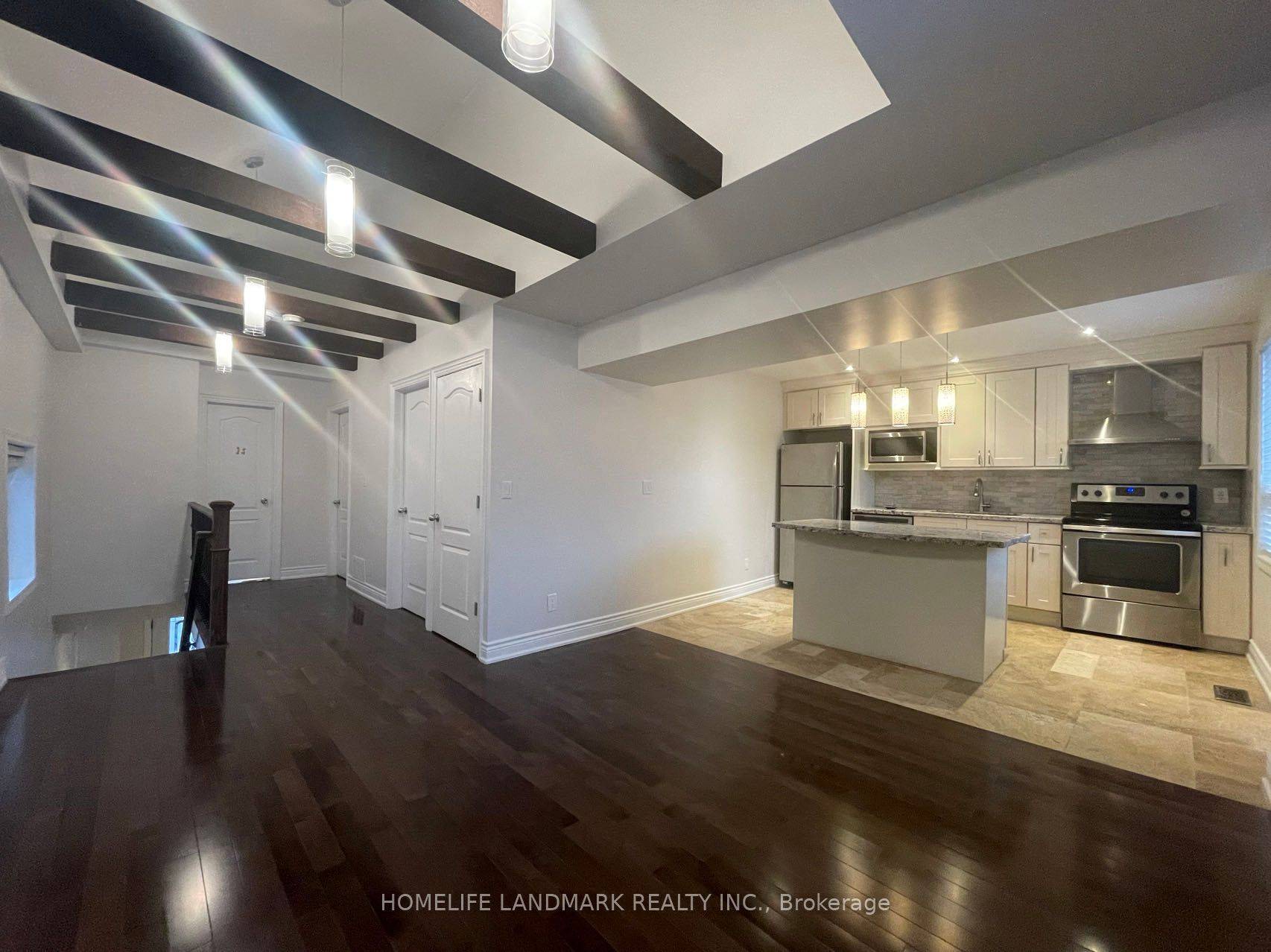 Absolutely Gorgeous Well Maintained 2nd Floor 2 Bedroom Unit In Fantastic Location.