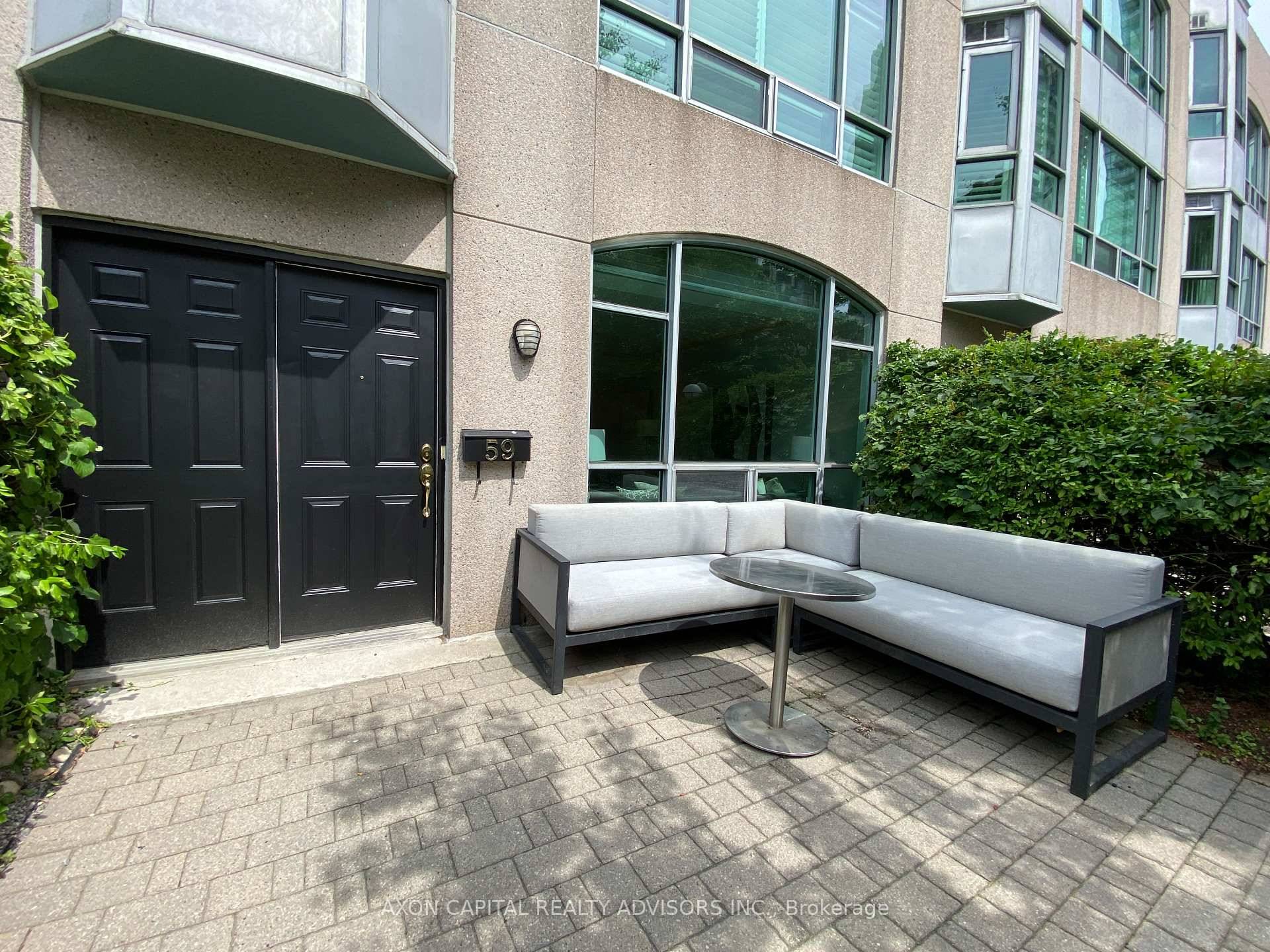 Don't miss this beautifully renovated Yorkville luxury 3 bedroom, 2.