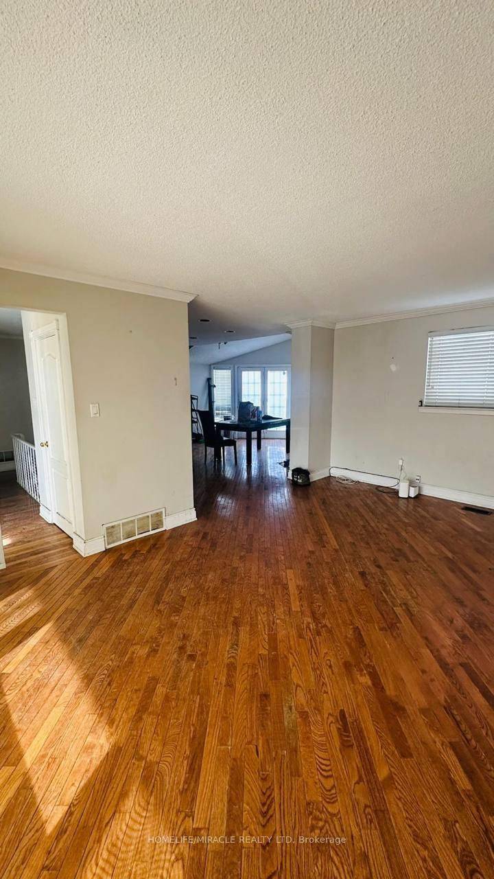Spacious 3 2 Bed, 3 Bath Detached Home for Lease Prime Brampton Location !