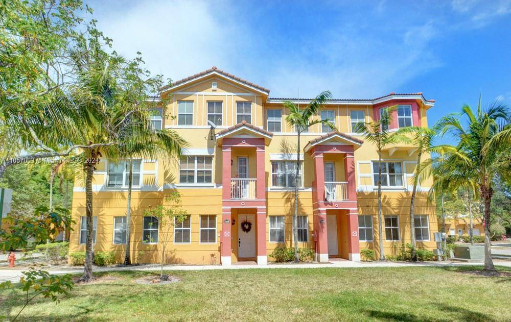 Gorgeous 4 bedroom, 3. 5 bathroom townhome located in the lovely Victoria Park !