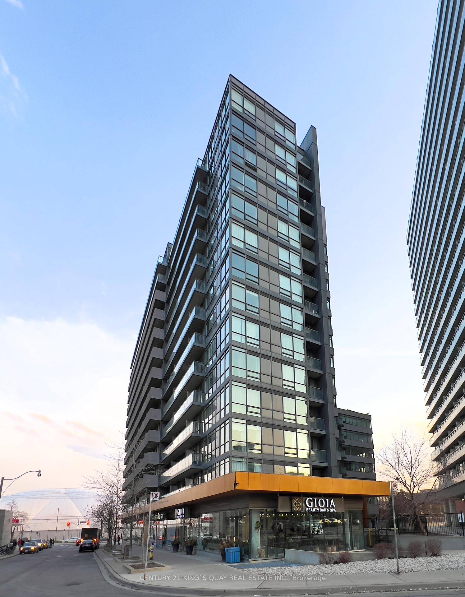Beautiful amp ; Well Maintained Condo Suite In High Demand King West Liberty Village Neighbourhood.