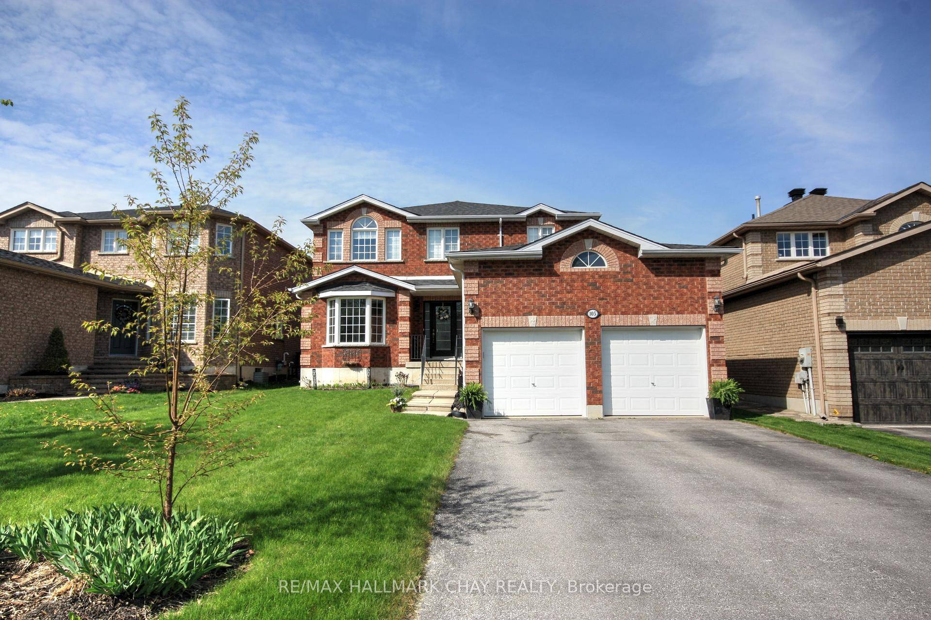 Elegant all brick executive home in one of Barrie's most prestigious neighbourhoods.