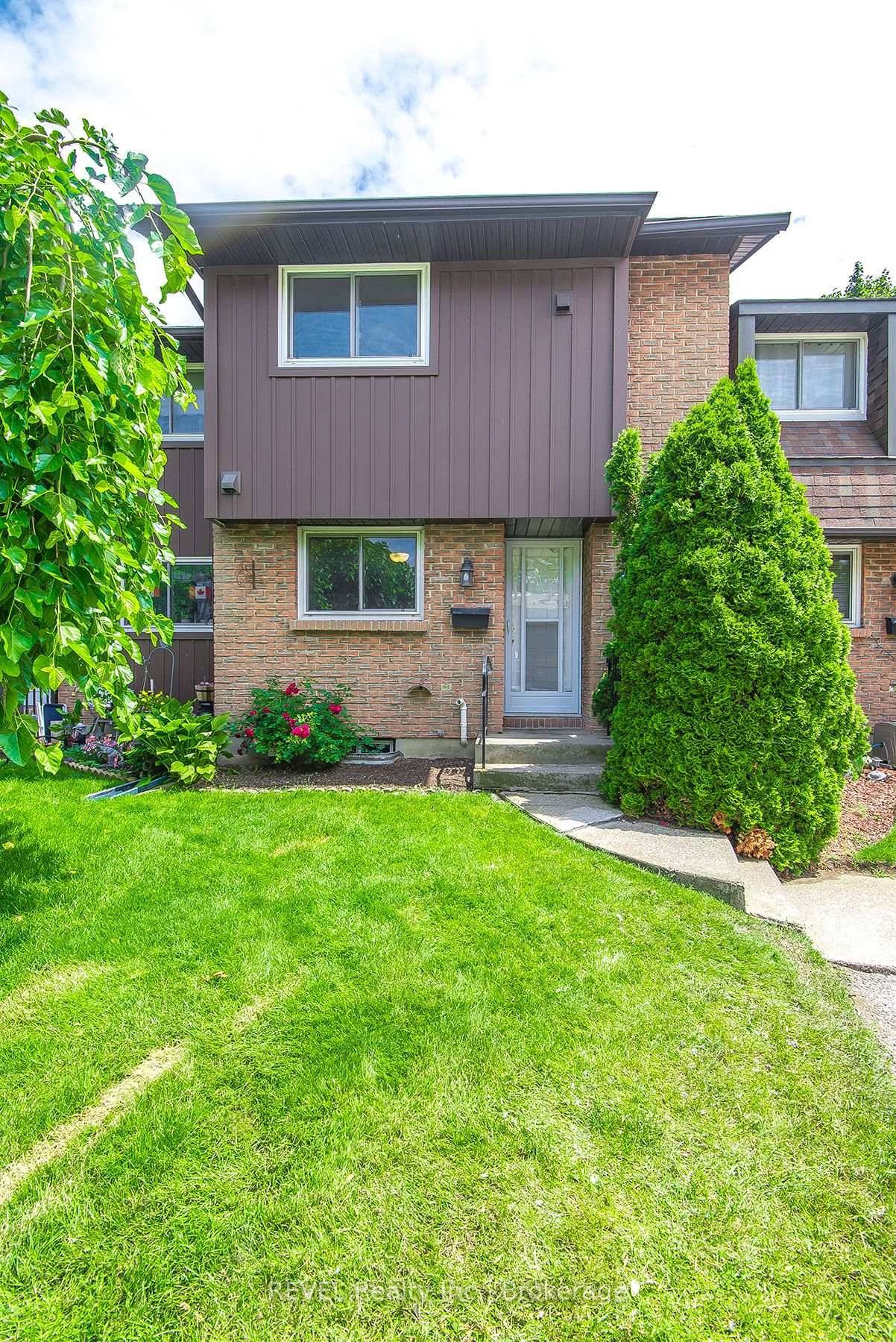Located in a well maintained complex in the heart of St.