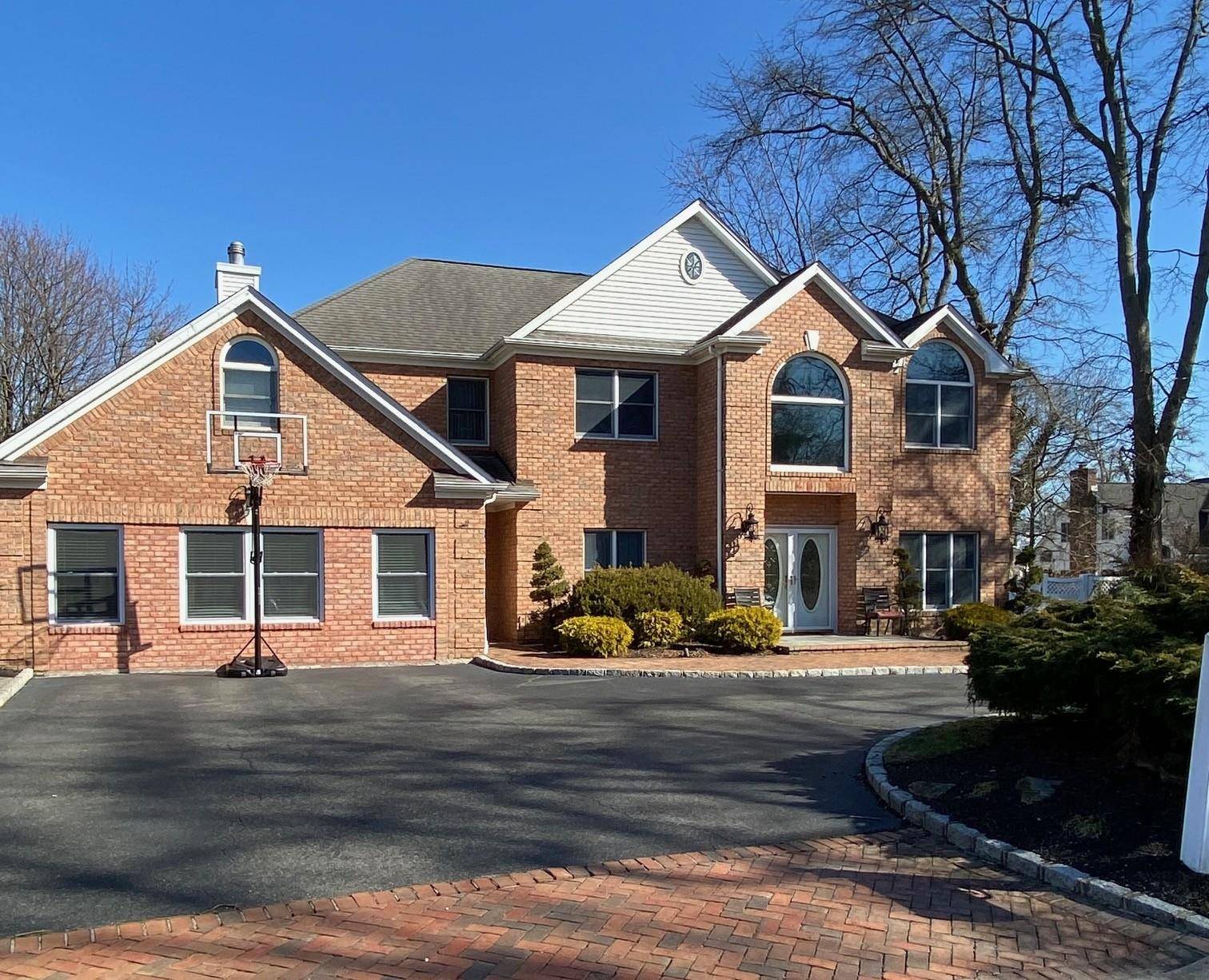 Stunning Colonial On Cul De Sac w 4Brs, 2.