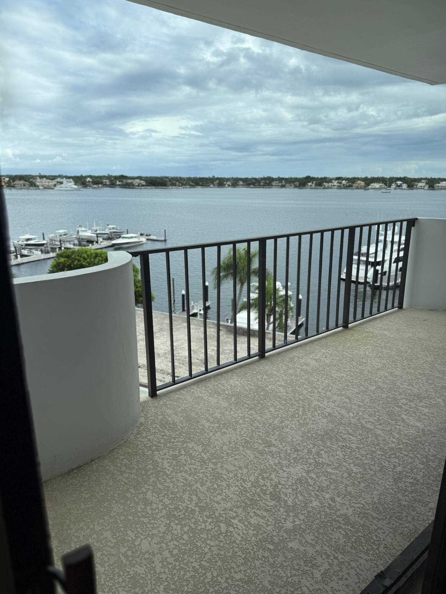 Wonderful Waterfront Condo For Sale Discover the perfect blend of comfort and coastal living in this North Palm Beach Condo.