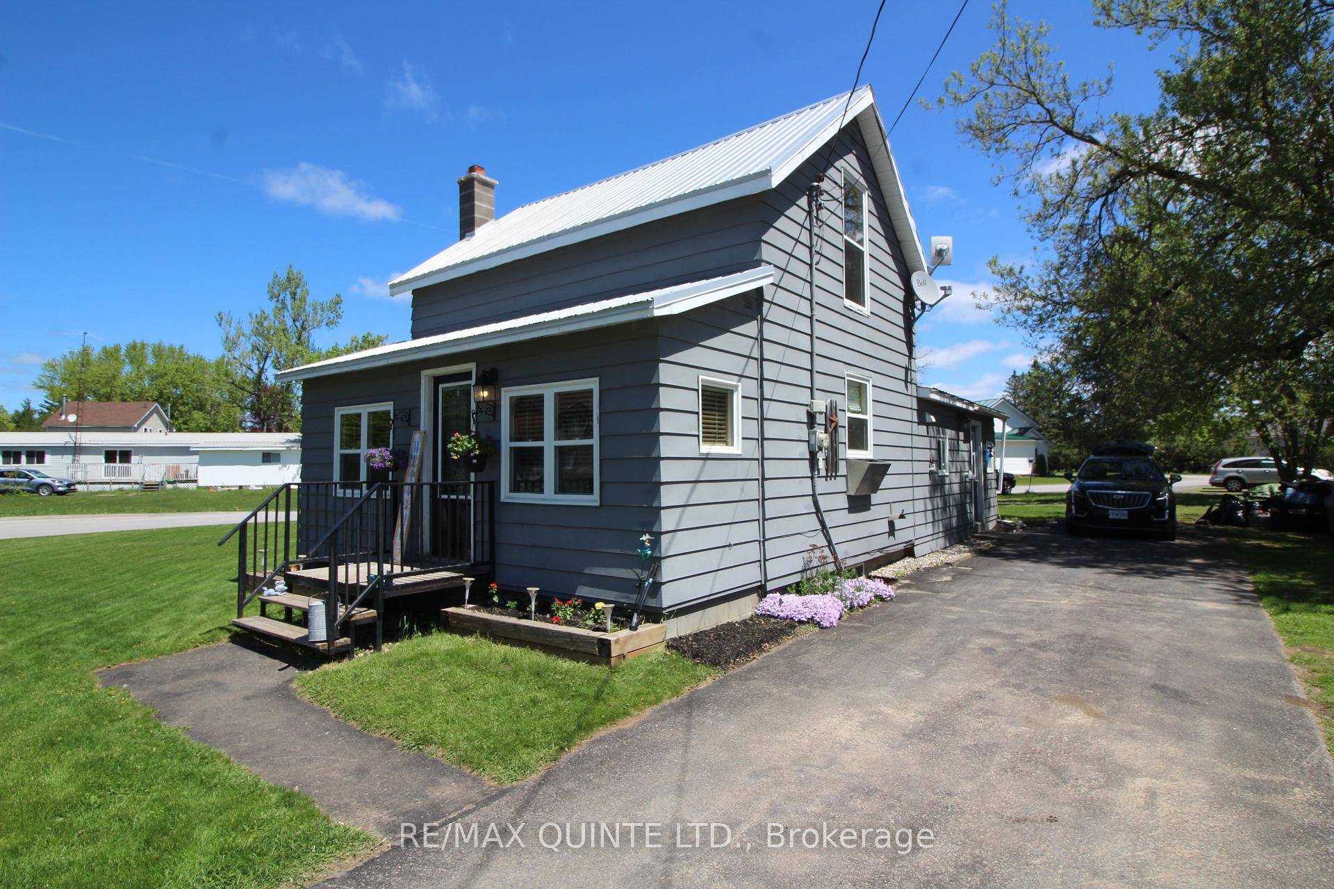 This charming 1 1 2 storey home features 3 bedrooms and a beautifully remodeled full bathroom, updated just four years ago.
