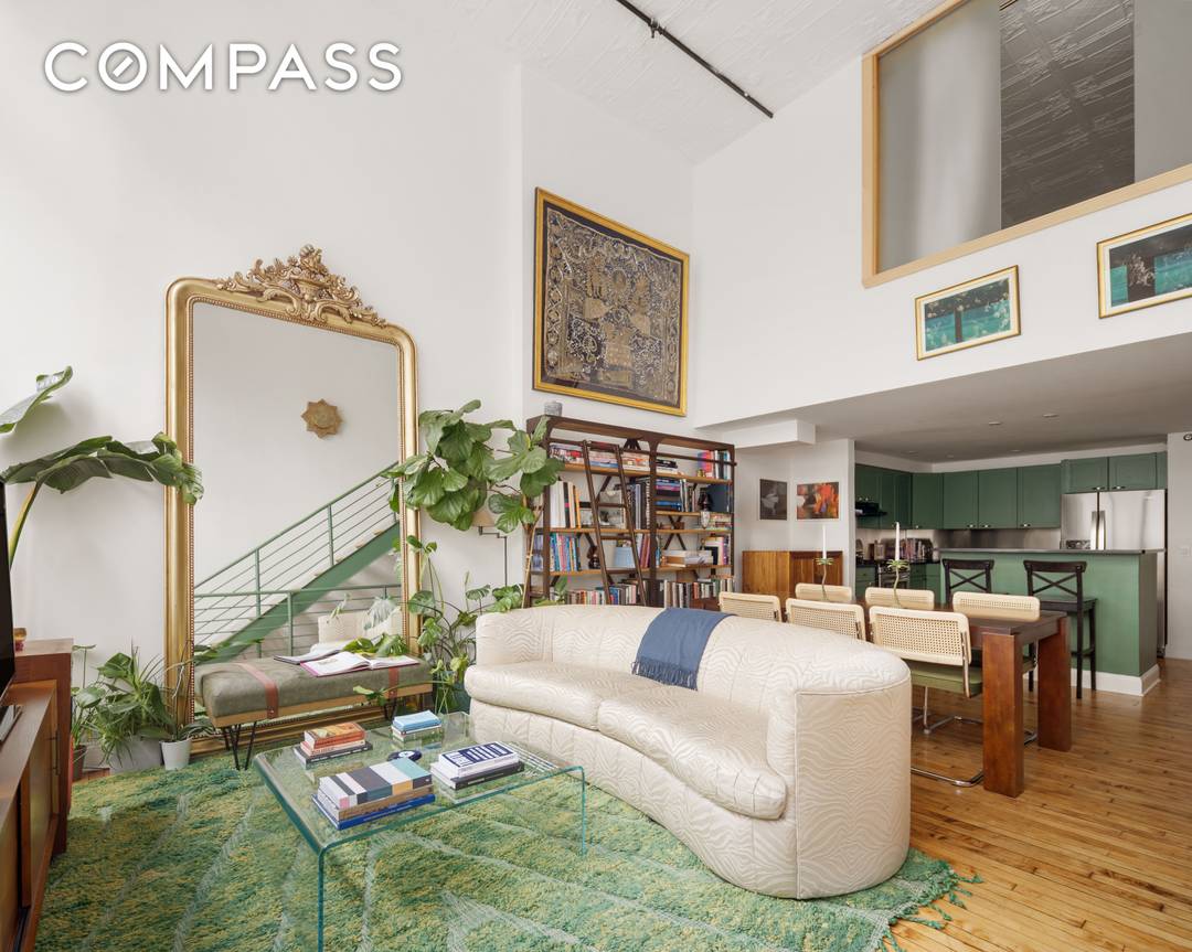 Welcome to Residence 1D at the landmark Smith Gray Cast Iron Building, one of Williamsburg s rare and coveted 19th century condo conversions.