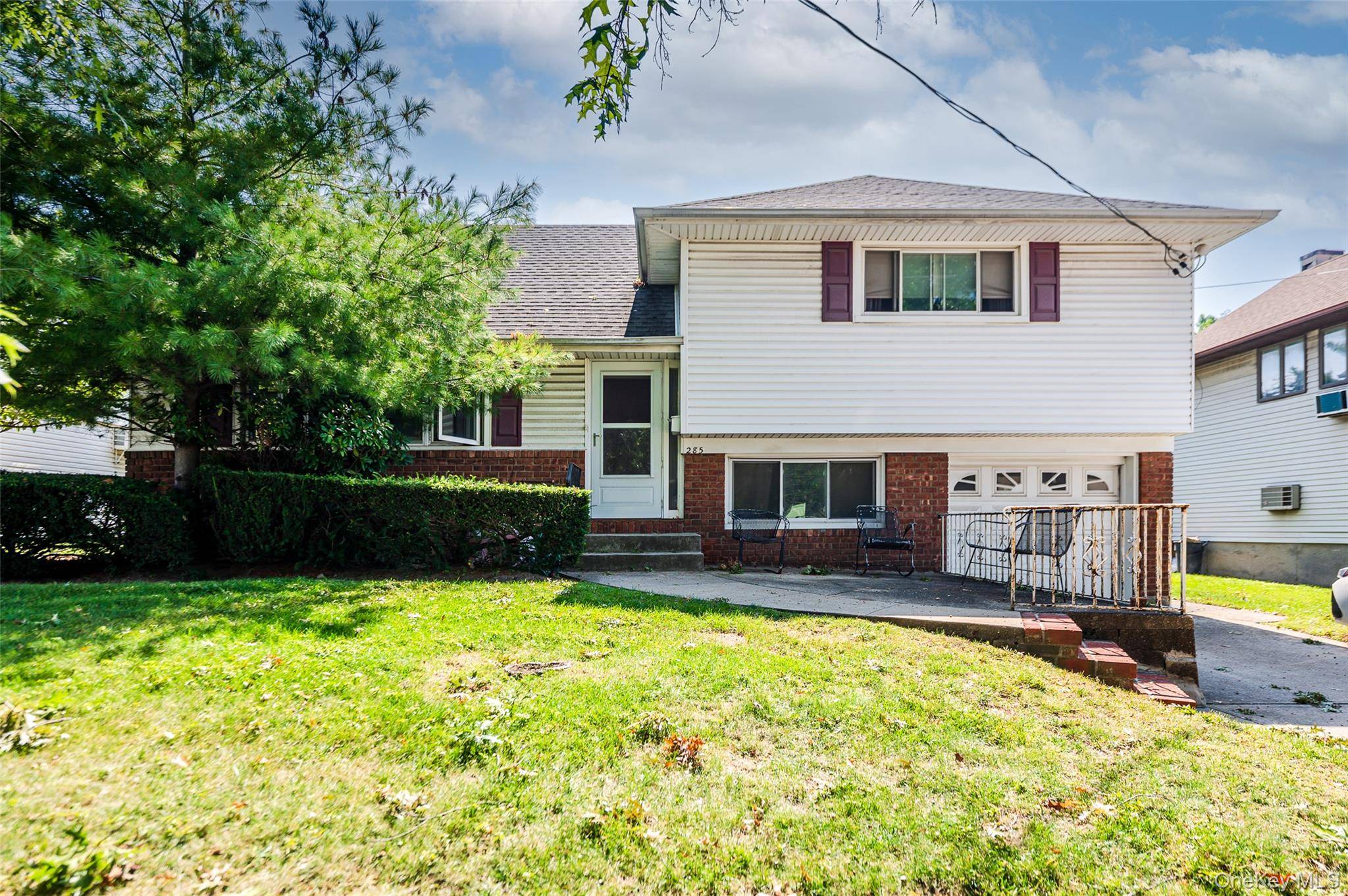 This is an Ocean Lea split with all newer windows, roof and siding just waiting for the new owner to do those cosmetic upgrades to turn it into their forever ...