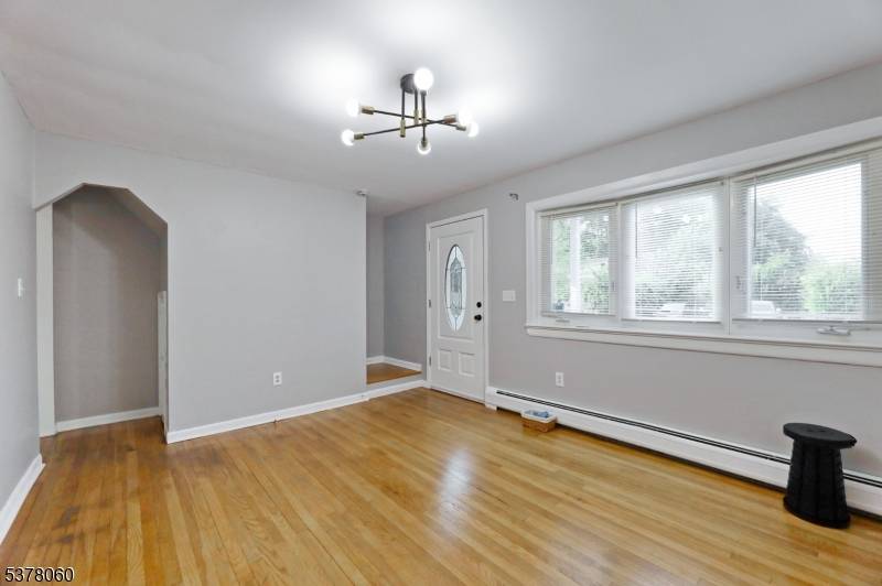 Charming Expanded Cape Cod in Bloomingdale, NJ !