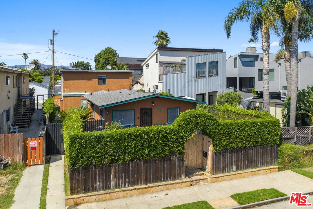 659   Vernon Ave 6BR Marina Del Rey La