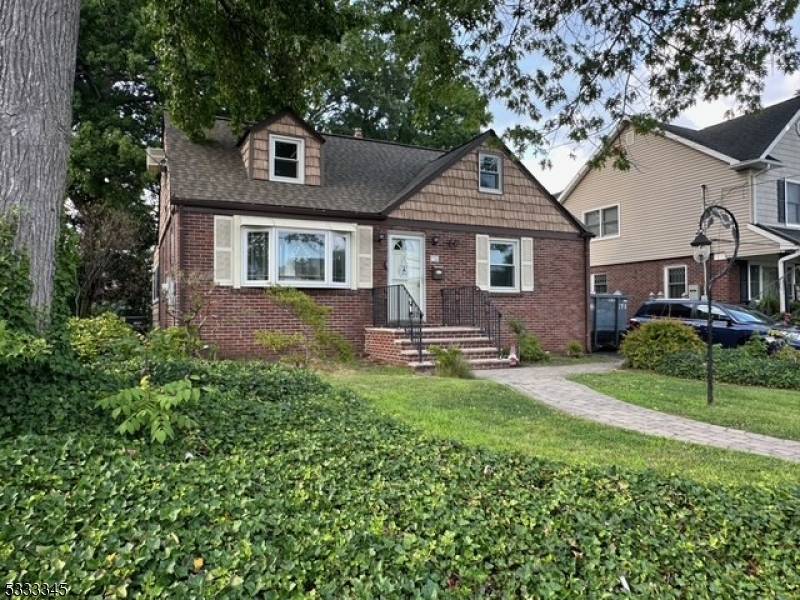 Charming and well maintained Cape Cod located in the heart of Woodbridge !