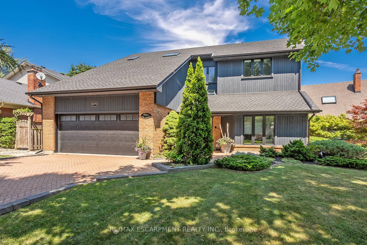 2 storey multi level in extremely sought after core location on prime cul de sac south of Lakeshore Road !