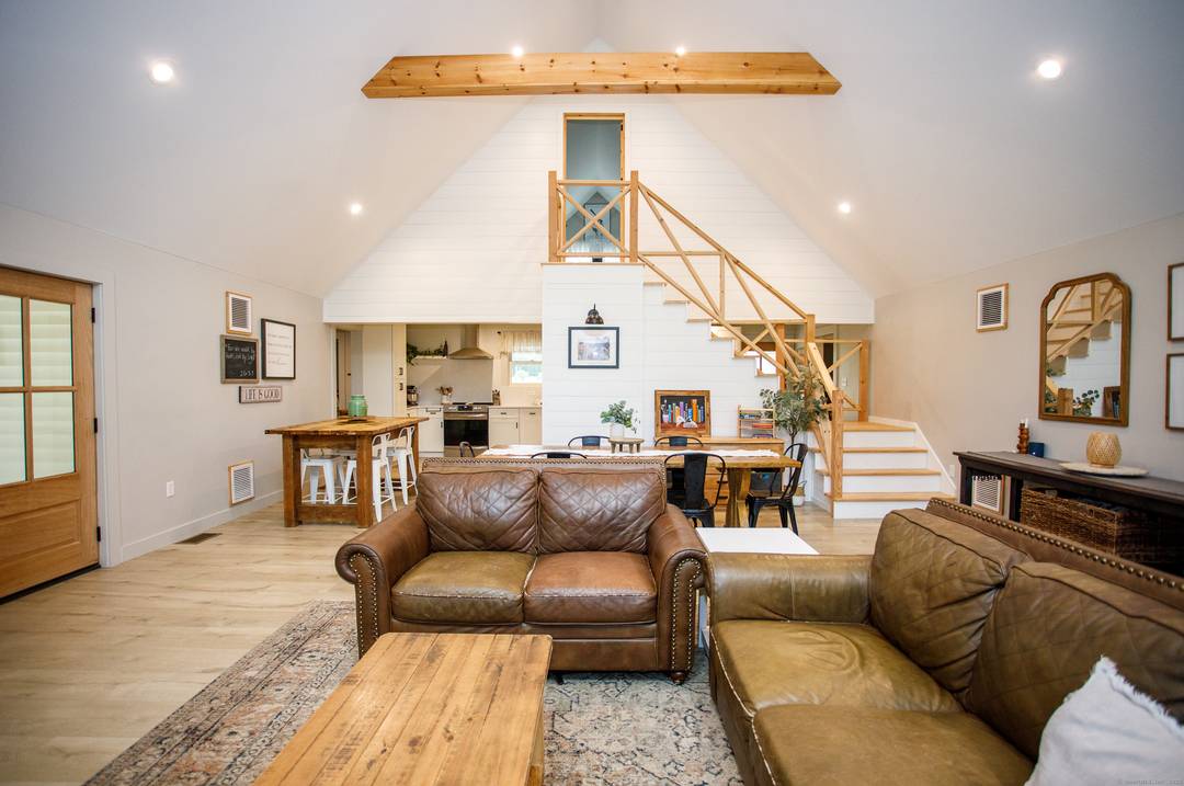 WELCOME TO THE YELLOWSTONE RANCH.