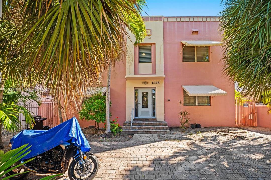 Rare opportunity to acquire an 8 unit multifamily property in a prime South Beach location.