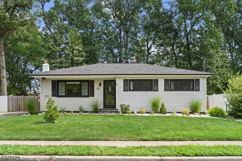 Welcome to this move in ready ranch in a great location close to shopping, town, and major highways.