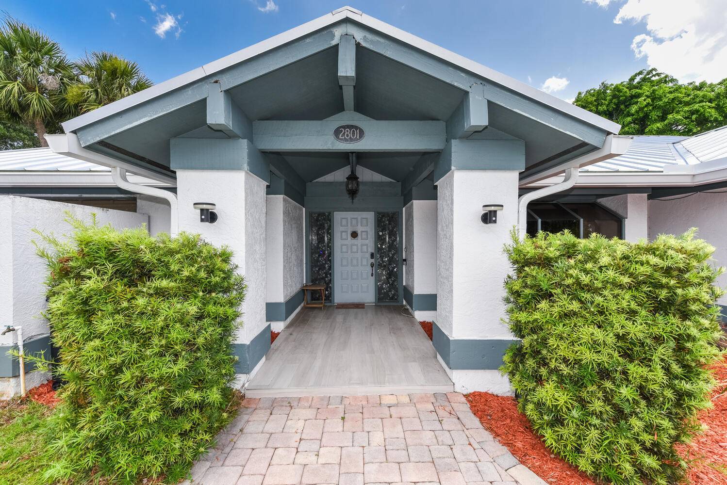 Beautiful Pool home located in the popular Sandpiper Bay area.
