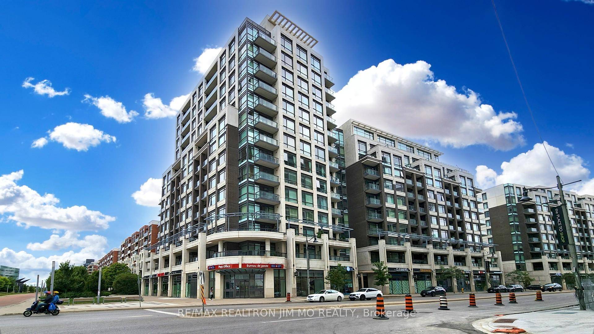 SouthEast Corner Unit ! One Parking amp ; One Locker Included !
