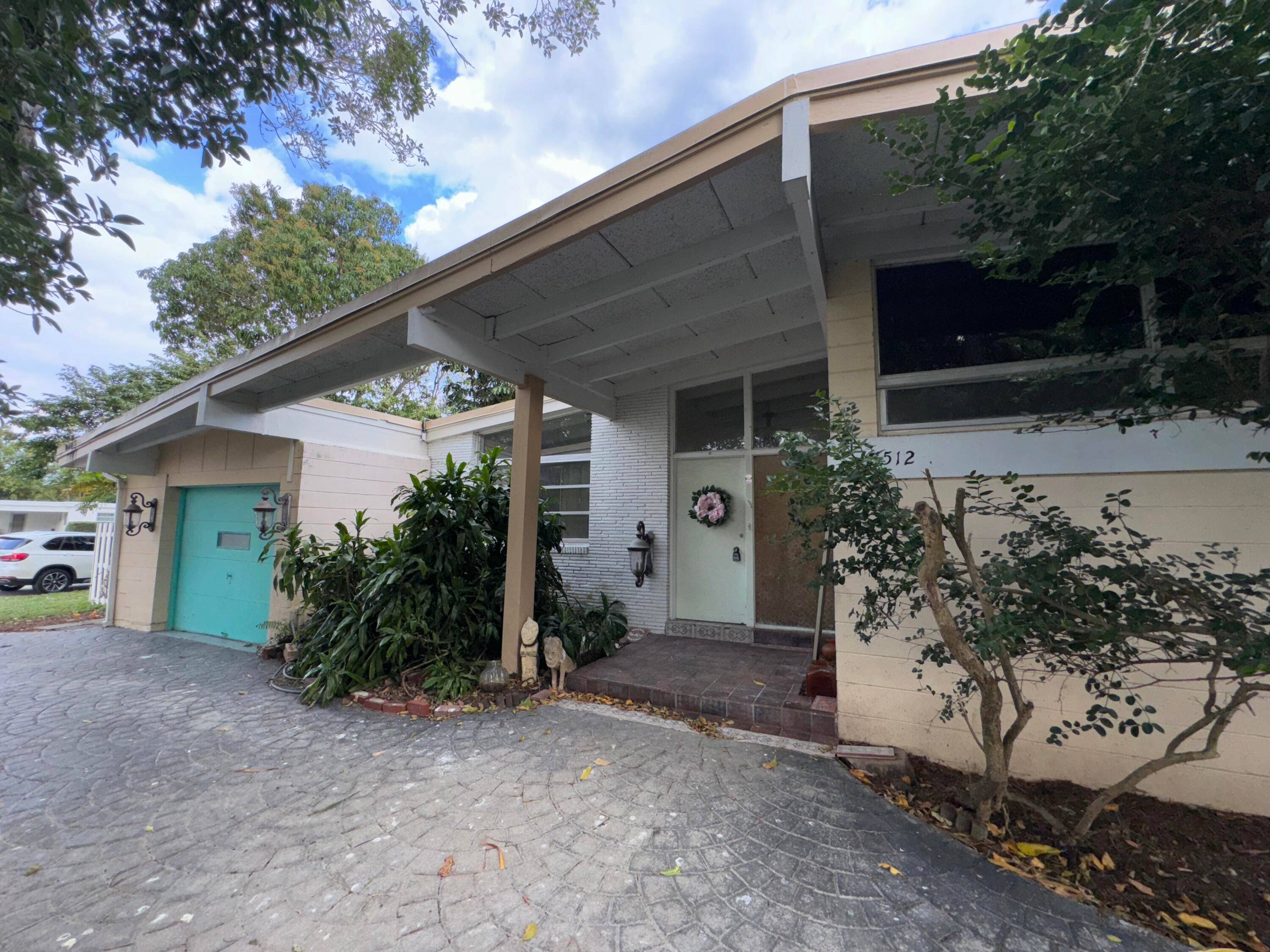 Unique Mid Century modern ranch style home built in 1957 and lived in by the architect Emily Obst who designed most of the mid century homes in the safe lake ...