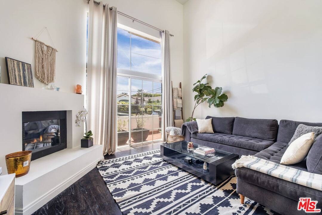 801  N Martel Ave 3BR Hollywood Hills East La