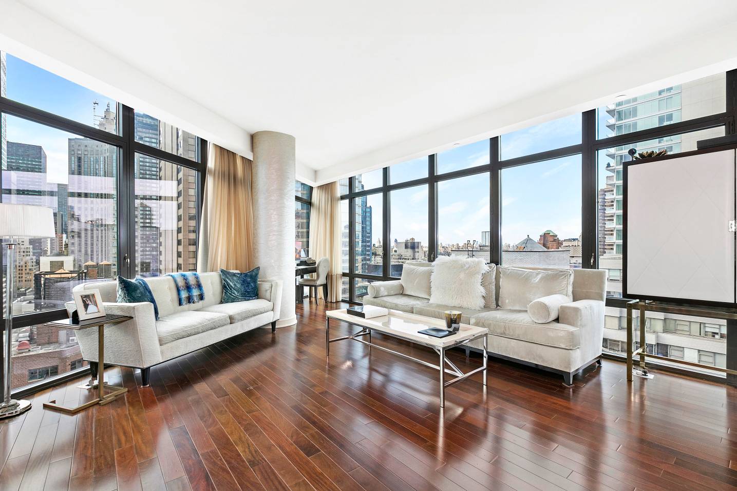 Luxurious living in a stunning apartment with floor to ceiling windows in every room boasting wrap around forever views.
