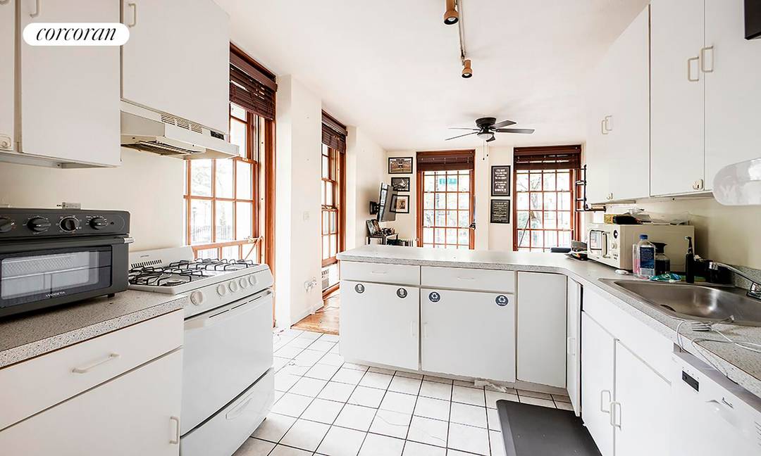 New to Market.. Move right into this highly coveted N line large One Bedroom at the Iconic Cherokee.