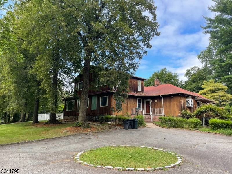 This is a unique opportunity to craft your dream home in a prime location.