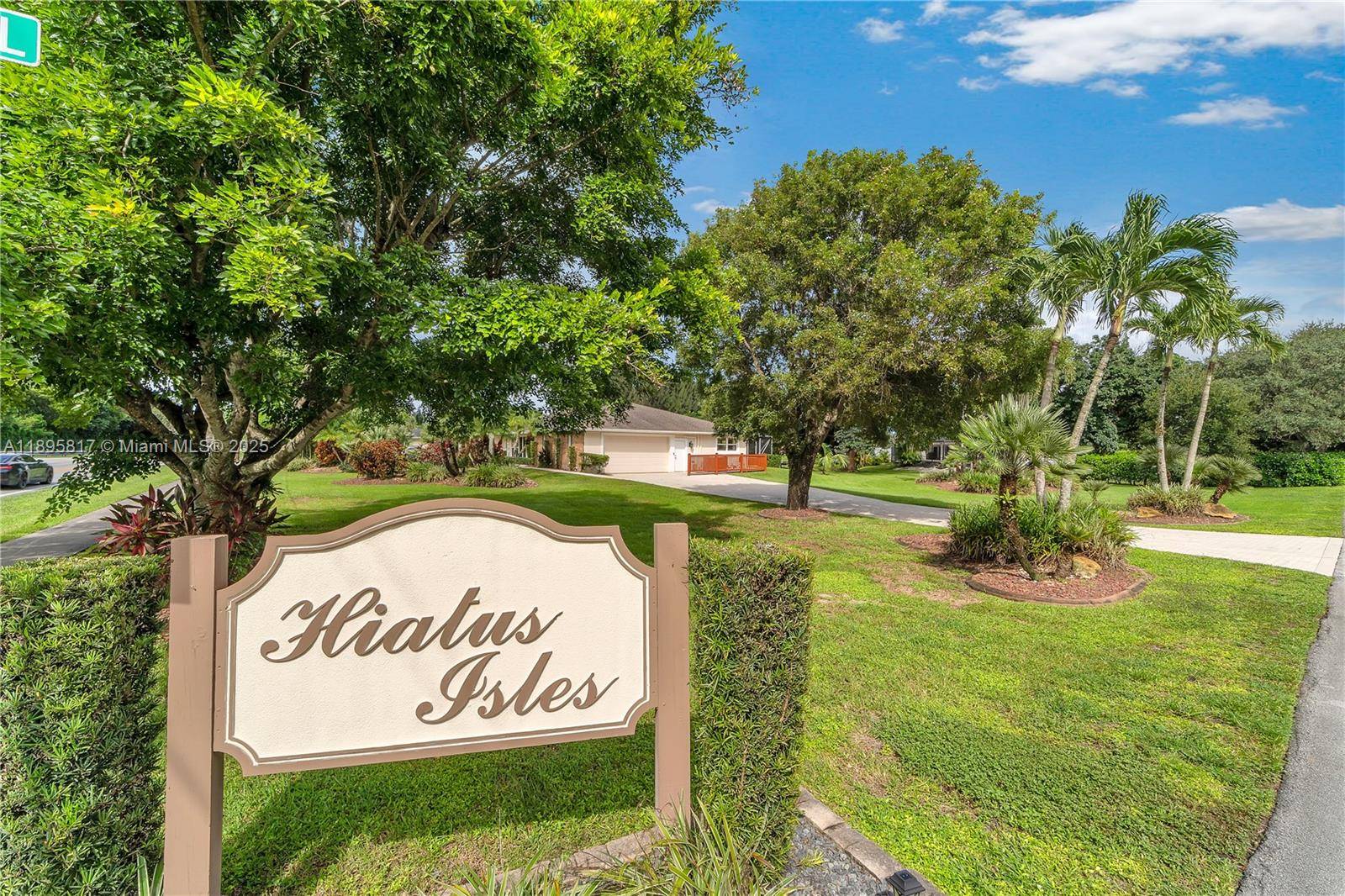 Stunning Davie home in sought after Hiatus Isles !