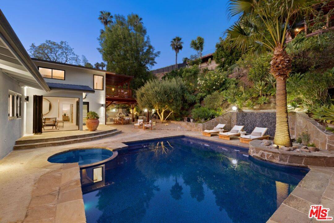 2716   Laurel Pass 4BR Hollywood Hills East La