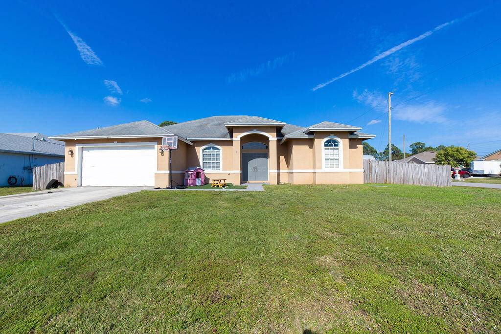 Beautiful corner lot 3BR 2BA home in one of PSL's most desirable neighborhoods !