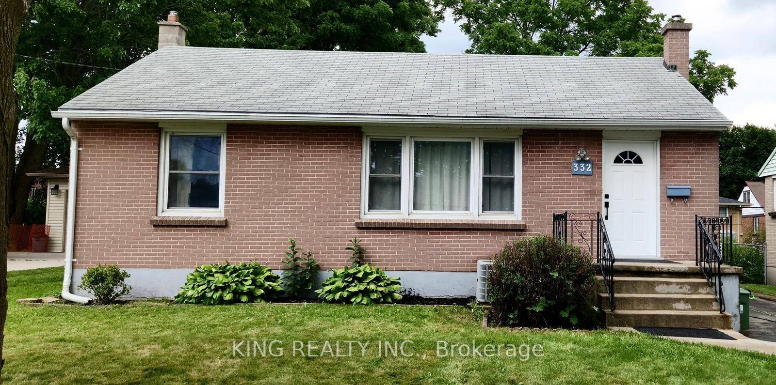 Welcome to 332 Manitoba Street located in the popular Argyle neighborhood.