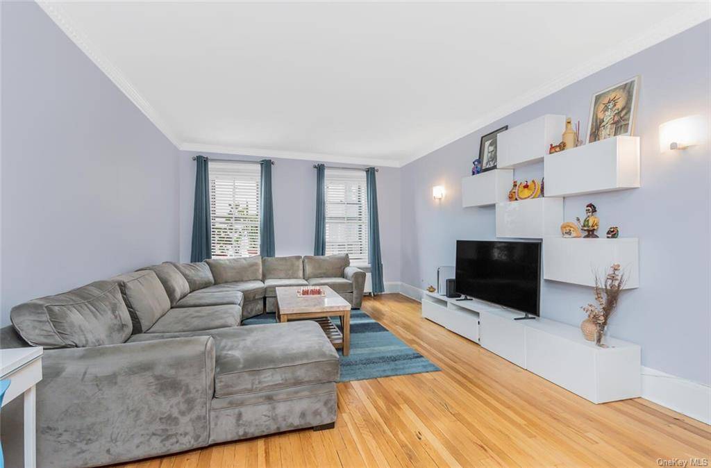 Come and see this charming and spacious pre war junior 4 located at Fieldston Riverdale Apartments.