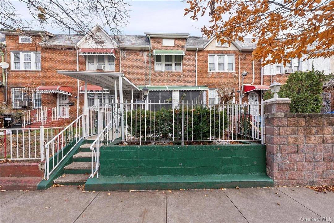 Discover this well maintained all brick attached duplex located in the desirable Williamsbridge section of the Bronx.