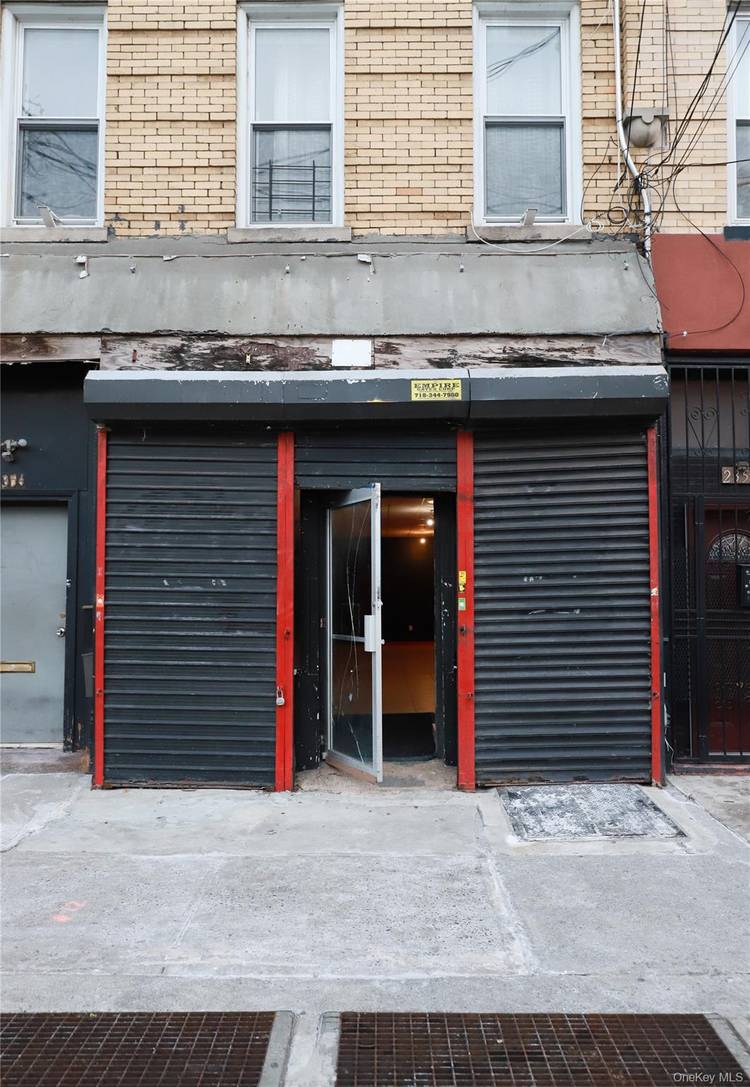 Excellent Brooklyn storefront opportunity !