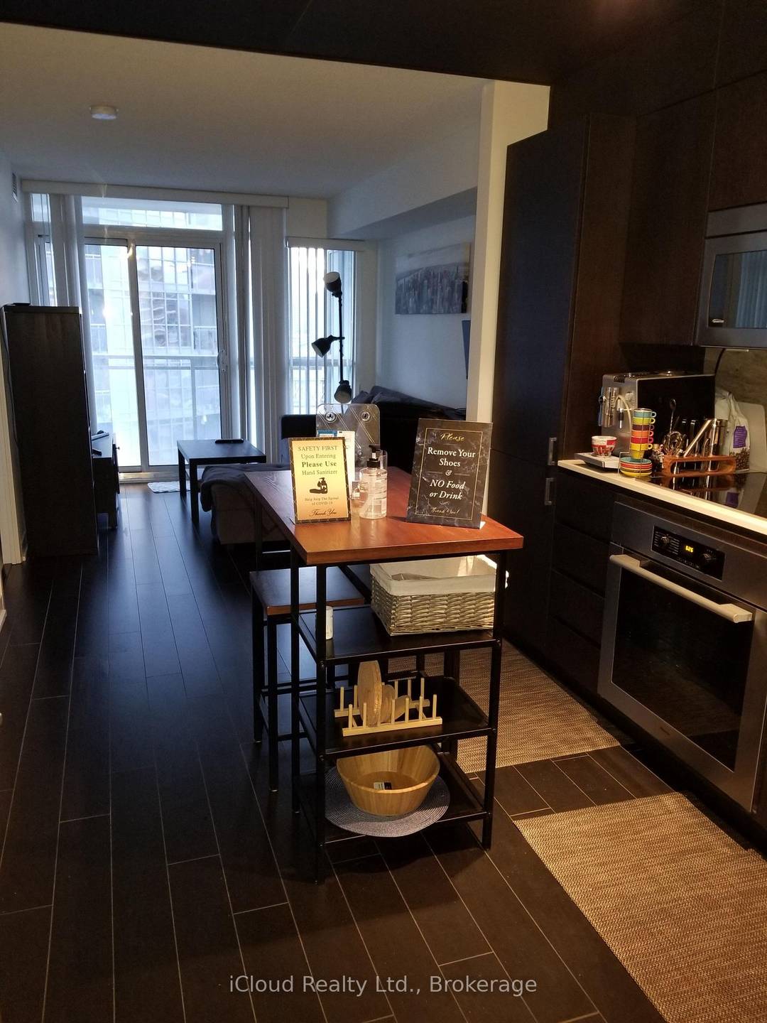 FURNISHED Modern Luxury Condo Suite In The Heart Of Toronto.