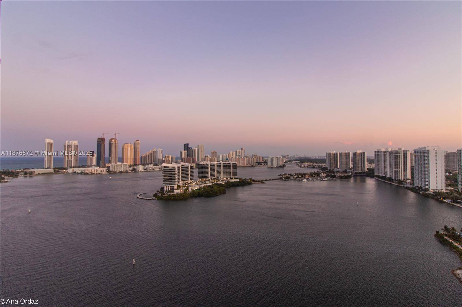 Magnificent Penthouse at Hidden Bay Aventura Experience luxurious living at its finest in this stunning 2 bedroom, 2.