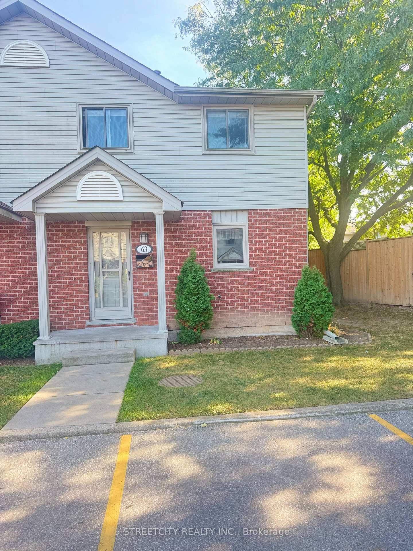 Don't miss ! ! ! Updated 3 bedroom townhouse.