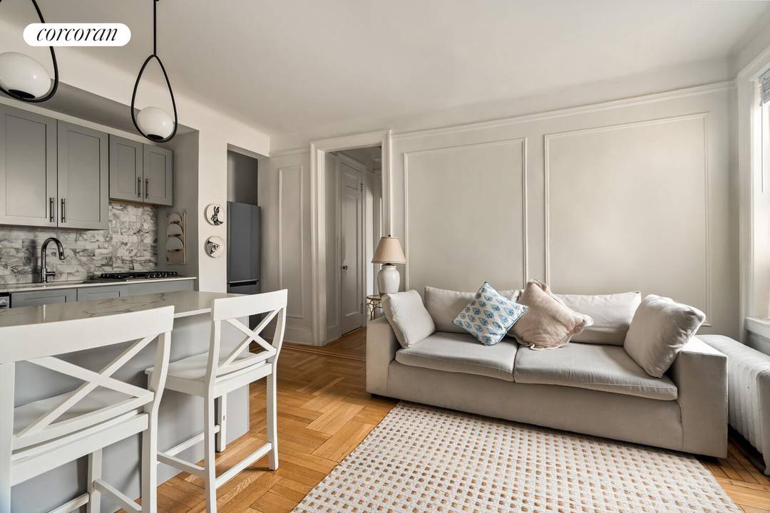Welcome to 87 Barrow Street, Unit B6H, located in the heart of the vibrant West Village !