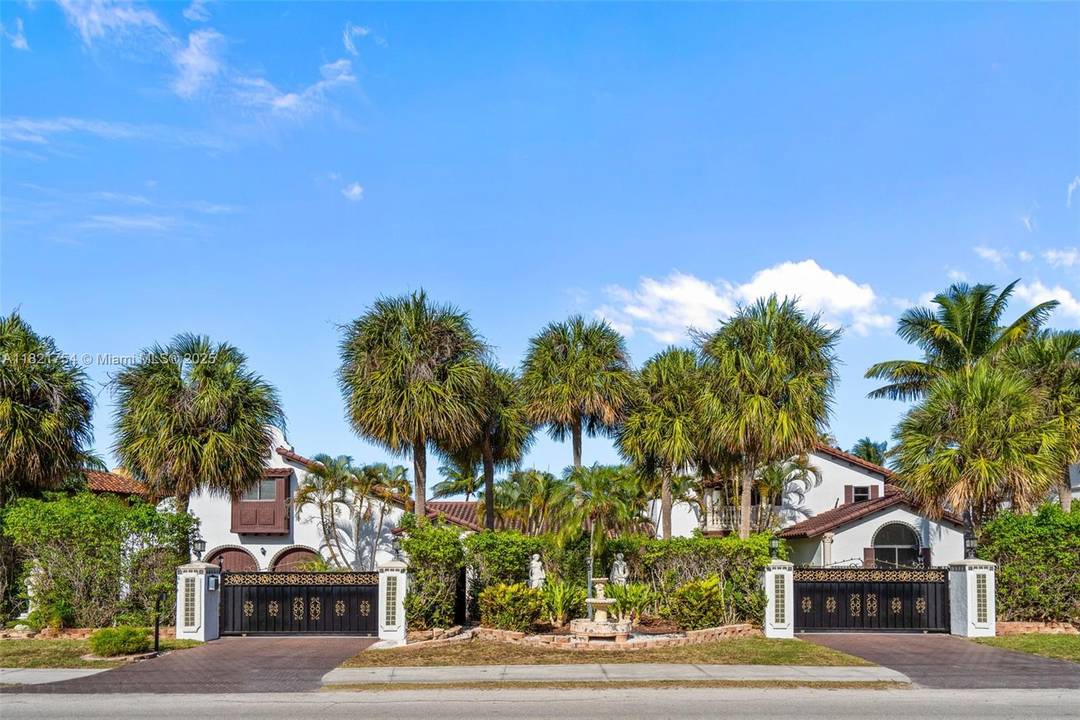 BIGGEST LOT SIZE IN THE NEIGHBORHOOD, Set on a 1 2 acre lot with 143 ft of waterfront.