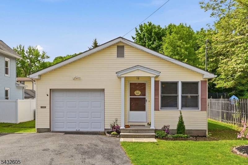 Orchard St Bloomingdale Boro New Jersey Single-Family