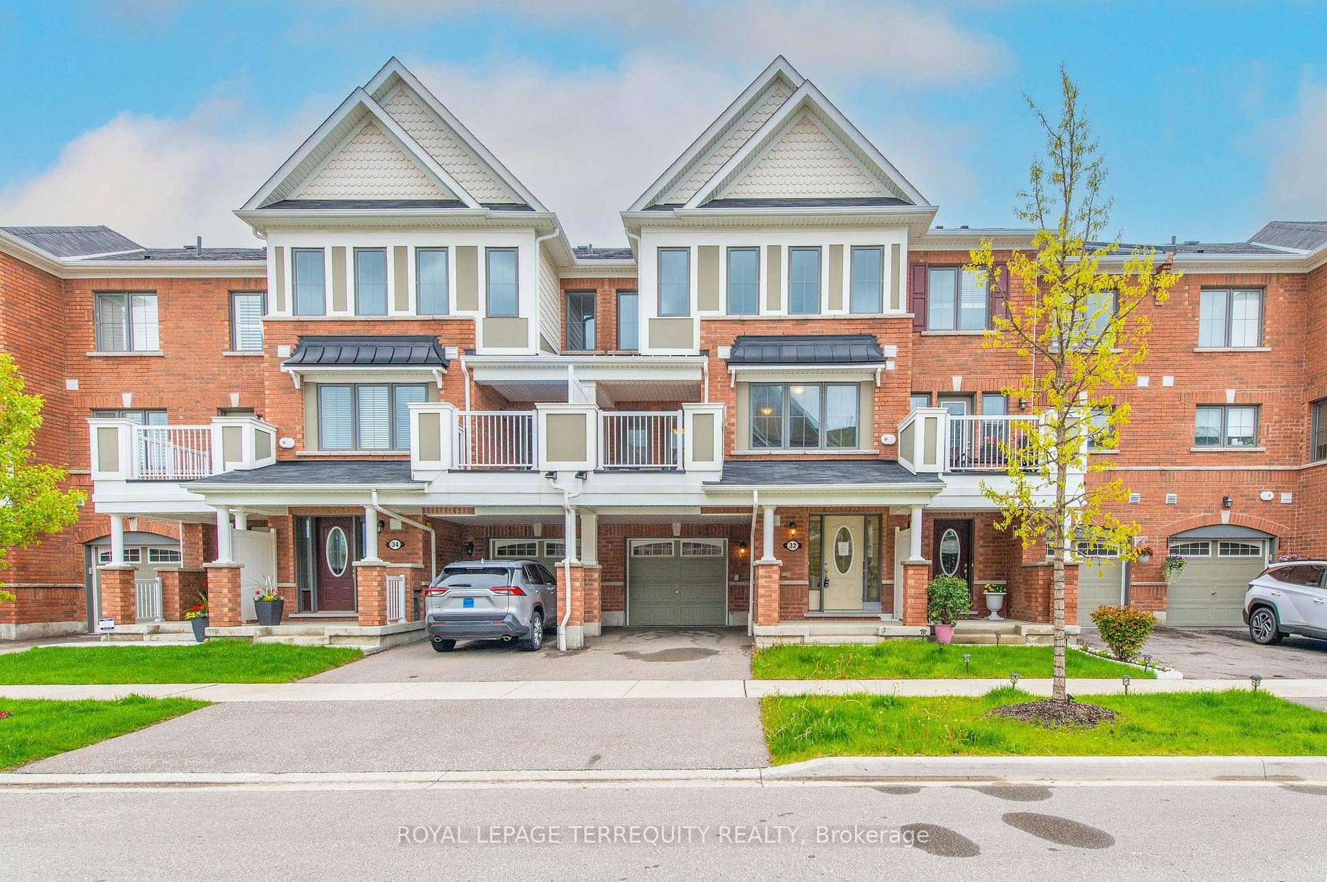 Very Bright Freehold Townhouse.