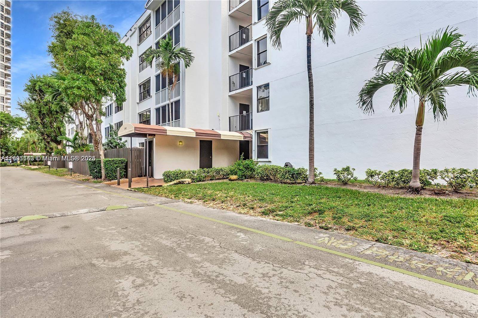 Amazing location ! One of the few 3bed 2bath buildings in Aventura at this price !