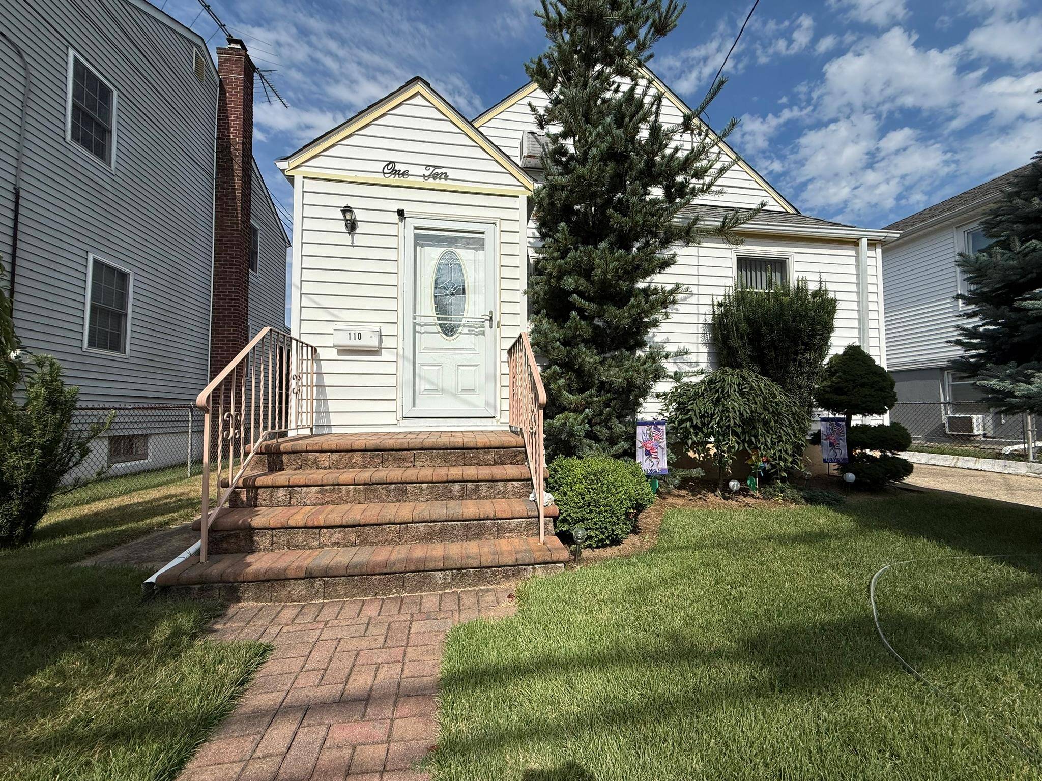 Welcome to this Move In Ready Renovated Cape !