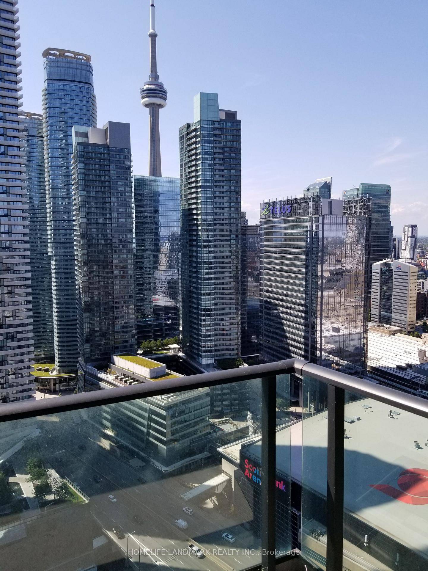 Luxurious Pinnacle Centre In The Heart of Downtown.