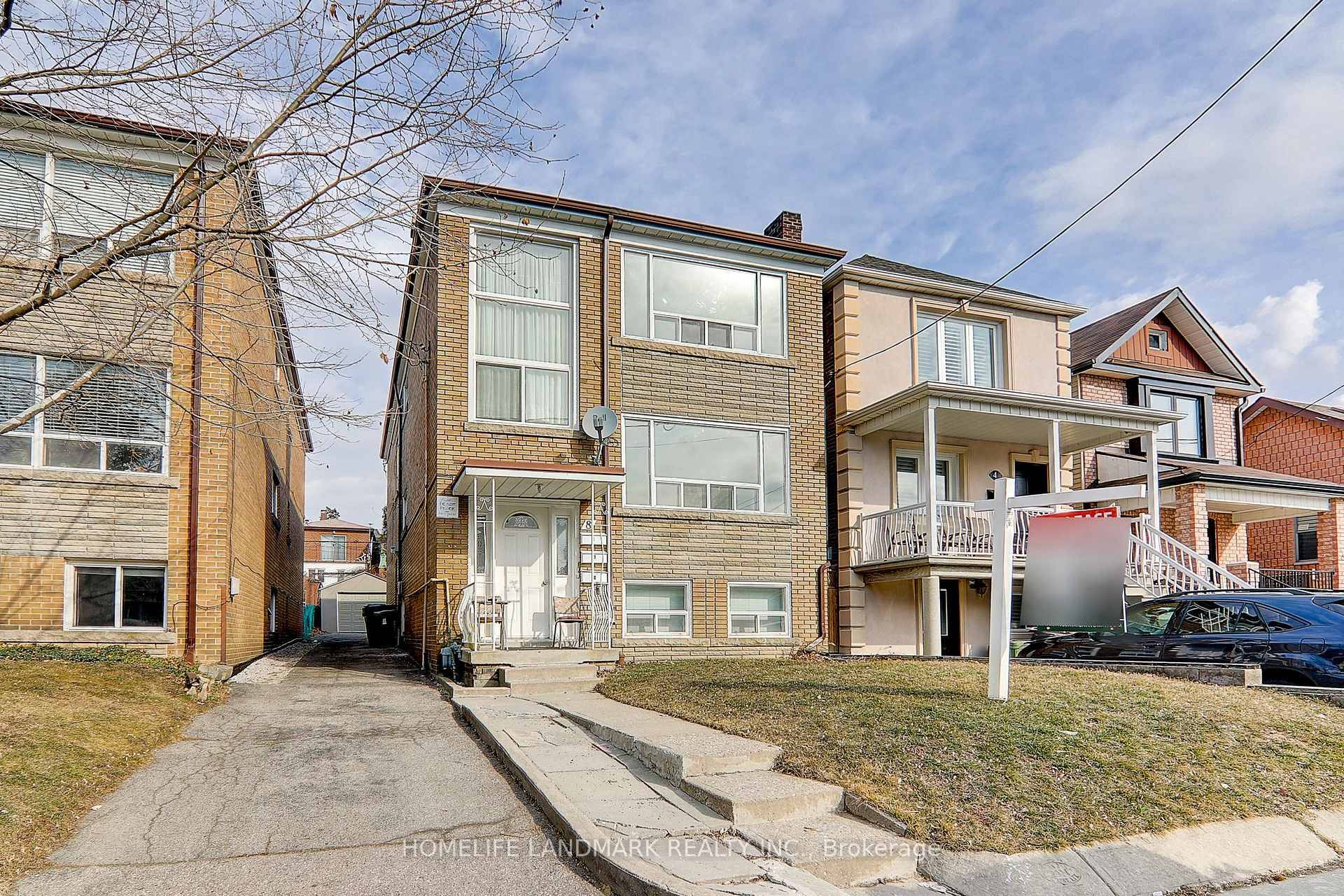 Newly Renovated 2 Bedrooms Apt On The 2nd Floor In A Triplex In The Heart Of Oakwood Village.