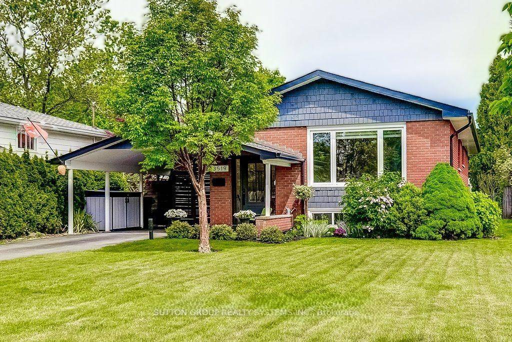 Spacious amp ; Bright Bungalow on Family Friendly Cul de Sac !